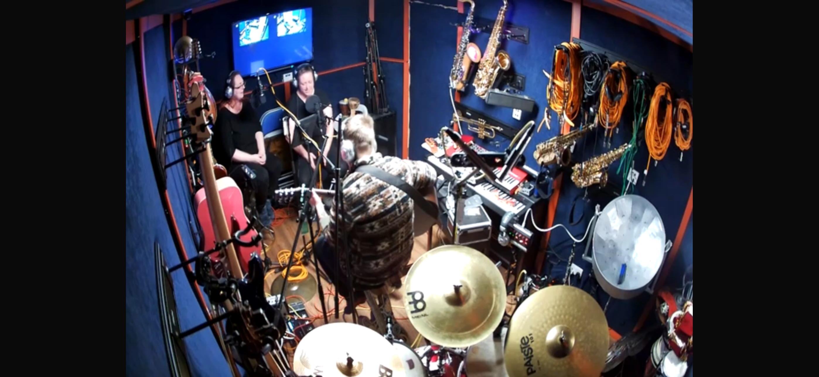 A jam session in progress at 4chordsStudios